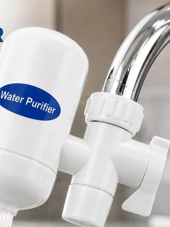 Фільтр SWS Water Purifier встановлений на кухонний кран